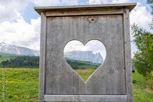 Obraz na płótnie Heart shaped frame offering a view of Dolomites mountains
