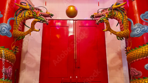 Fotografía Realistic raised dragon relief carving on a pillar beyond the front entrance of