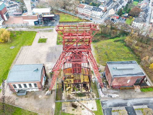 Zechenturm des alten Bergwerks Consilidation in Gelsenkirchen aus der Luft gesehen