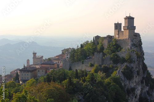 Fotografía Historic fortress and medieval towers in San Marino, Europe, overlooking the mou