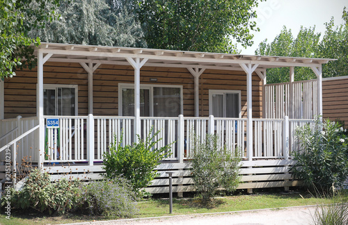 Fotografie Luxury mobile homes with terraces in a four-star campsite near Rimini, Italy, surrounded by landscaped gardens and trees