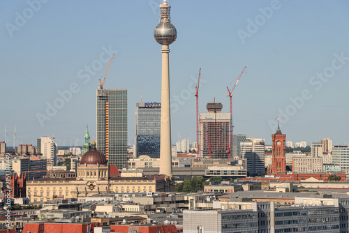 Canvas Print Berliner Zentrum im Wandel, Blick im Sommer 2026 in Richtung Alexanderplatz