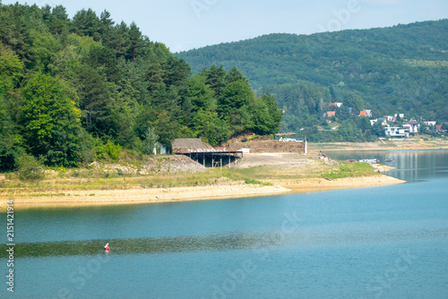 Foto View of the Domaša reservoir from a dam in Slovakia with low water levels
