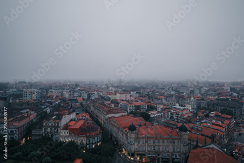 Cuadro en lienzo high angle view of Porto old town architecture in heavy fog