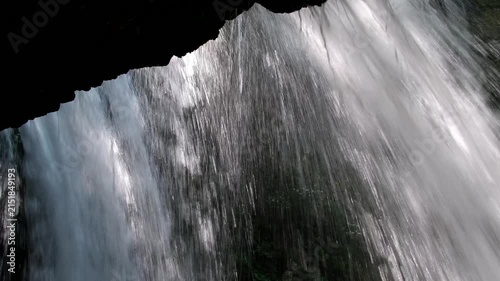 裏見の滝の水しぶき