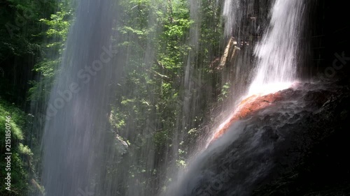 雷滝の岩壁