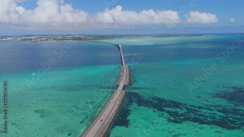 夏の宮古島 絶景の伊良部大橋とサンゴ礁の海 旅行Vlog・PR動画向け4Kドローン映像