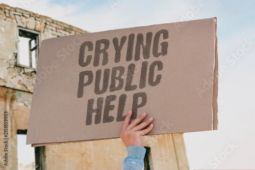 Fotografía "Crying public help" Nearby strangers debate whether to intervene or look away