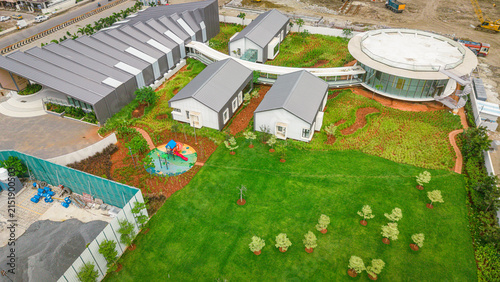 Cuadro en lienzo Landscaped model villa development with a central clubhouse seen from above