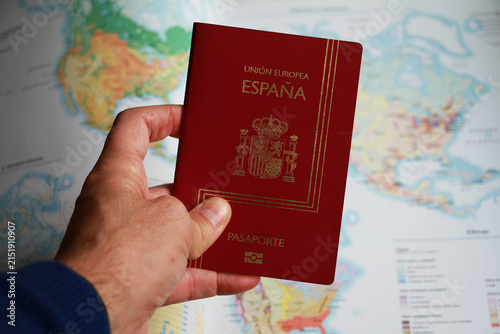 Pasaporte, documentación visado y mapa ruta de viaje al extranjero passport to travel con itinerario 
