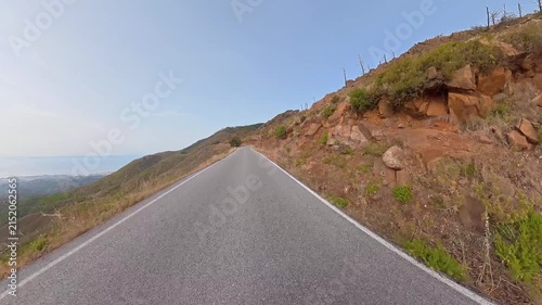Conduciendo por la carretera de los Reales en Estepona