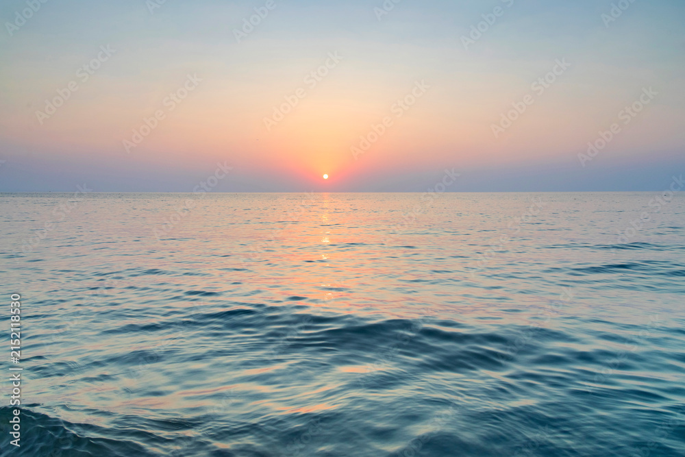 Obraz premium Golden Sunrise Over the Mediterranean Coast of Larnaca, Cyprus
