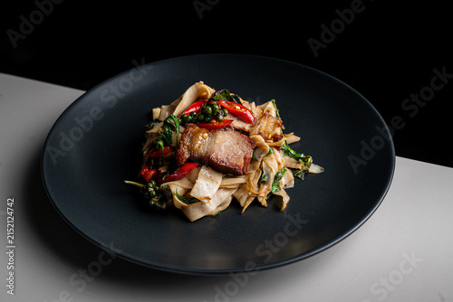 Quadro su tela Delicious low carb Pad Kee Mao mushroom noodles with pork.