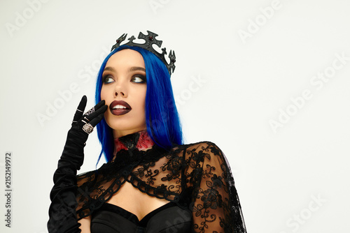 Fotografie Gothic sorceress with blue hair and crown embodies Halloween spirit
