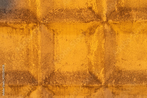 Foto weathered urban wall in golden brown tones close-up period