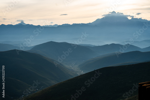 Fotografía Layered Mountains River Panorama HDR