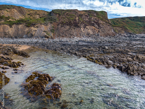 Canvas Print Secluded rugged rocky beach on the most Southern part of Widemouth Bay in Cornwa