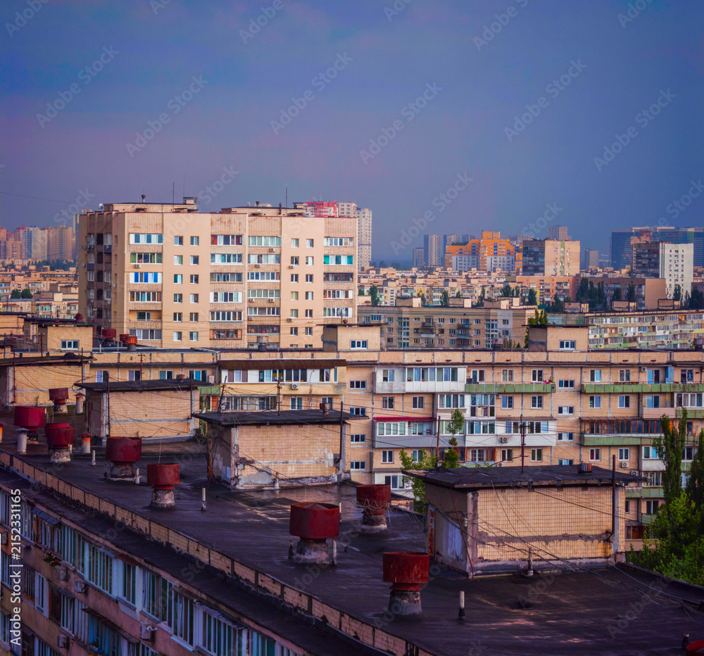 Obraz premium Panoramic View of Kyiv Residential District with Beige High-Rise