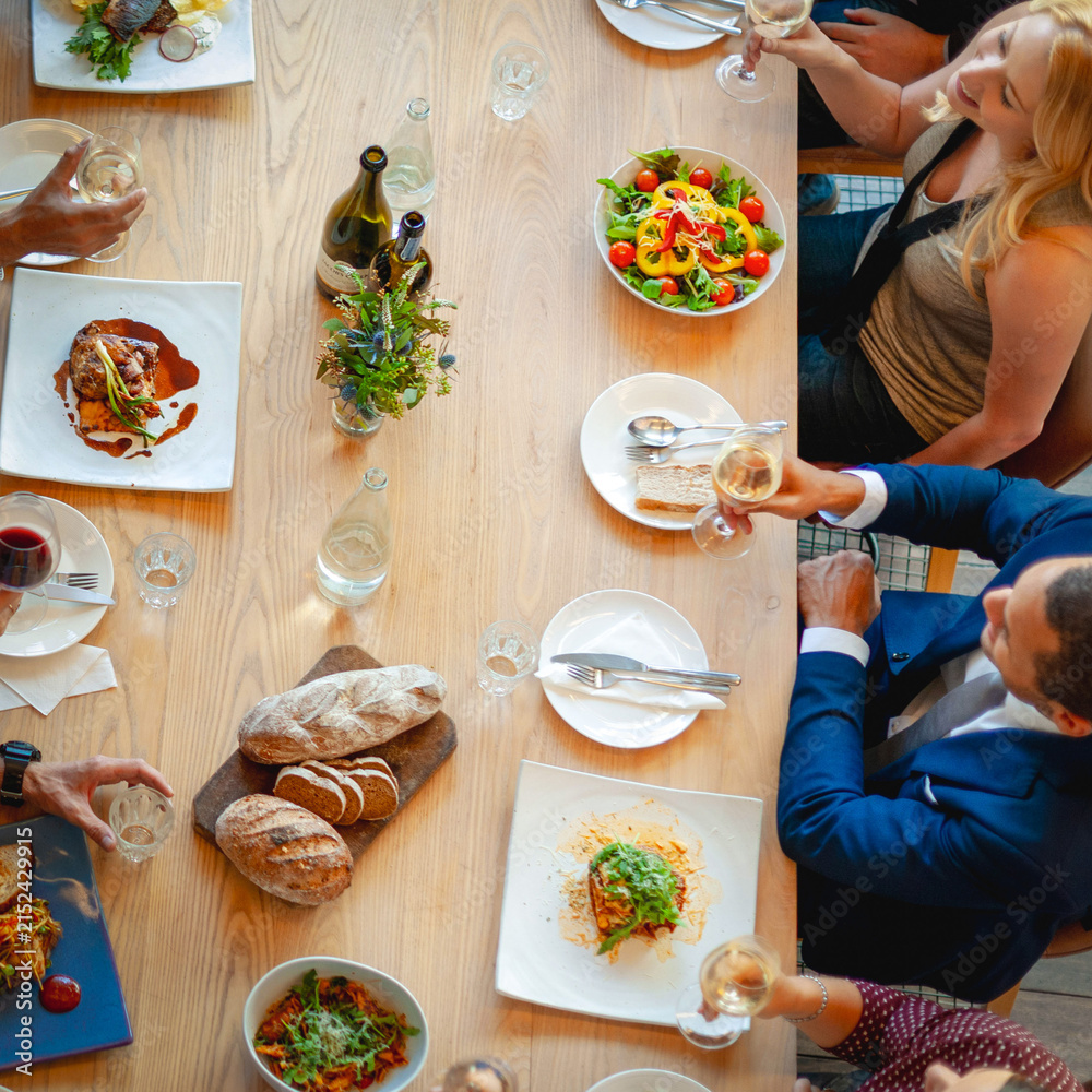 Obraz premium Elegant dining with diverse cuisine