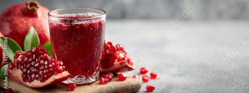 A glass of freshly squeezed pomegranate juice, Generative AI