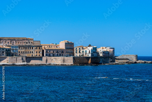 a wide-angle view of the sea and the deep blue sky of Syracuse, visible on the horizon