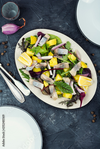 Cuadro en lienzo Herring salad with boiled potatoes, onion and fresh greens