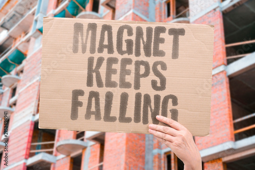 фотографія "Magnet keeps falling" The fridge door object drops repeatedly without a clear reason
