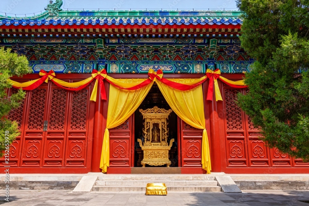 Obraz premium Traditional Chinese Temple Entrance with Red and Yellow Decorations