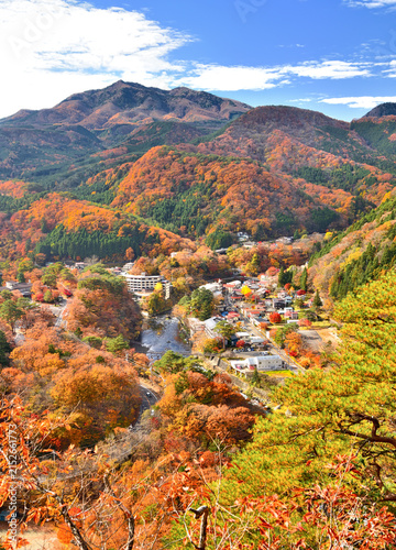 栃木県那須塩原市　秋の紅葉に染まる塩原温泉の風景