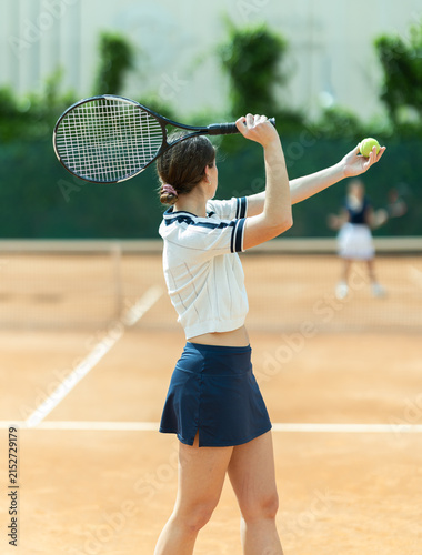 Quadro su tela Several girls play tennis two on two