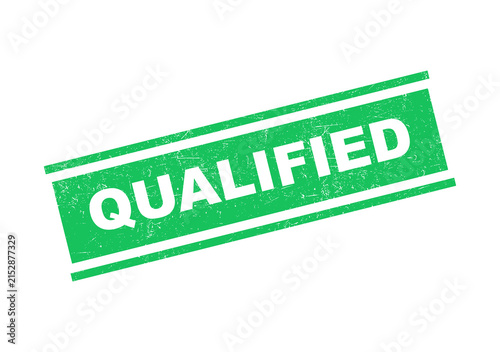 Fotografie Green rubber stamp with the word qualified inside a rectangular border with a gr