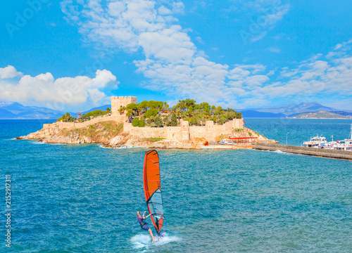 Foto Windsurfer surfing the wind on waves in Kusadasi - Pigeon Island with a Pirate