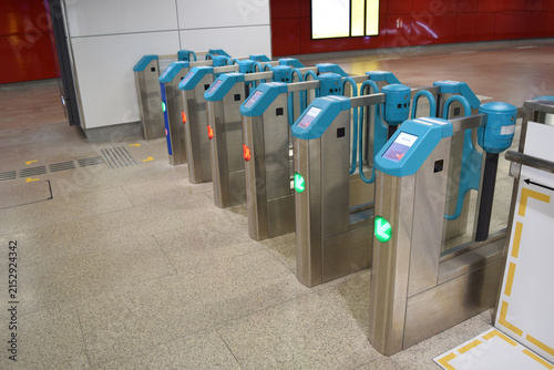 Canvastavla Fare gate in Singapore MRT