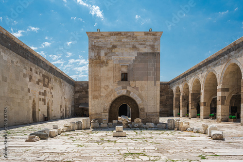 Konstfotografi Wide courtyard view of historic Sultanhani Caravanserai in Aksaray Turkey