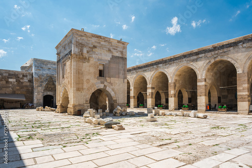 Cuadro en lienzo Courtyard and kiosk masjid of Sultanhani Caravanserai in Aksaray Turkey