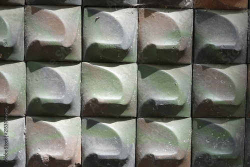 Fotografía Carrelage de céramique tridimensionnel sur un mur avec nuances camouflage vert e