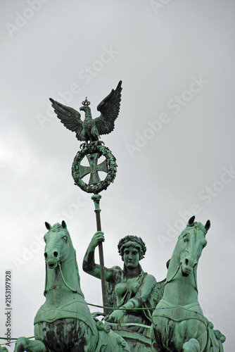 Siegesgöttin mit Standarte der Quadriga auf dem Brandenburger Tor