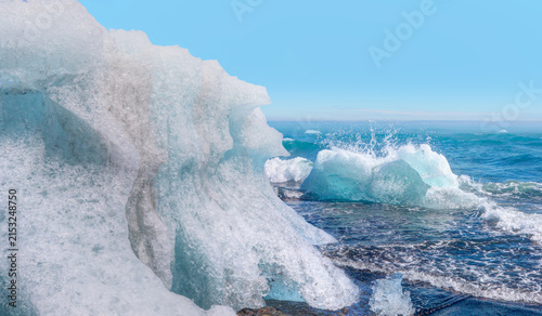 Obraz na płótnie Iceberg pieces on diamond beach near Jokulsarlon lagoon - Iceland