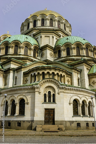 Obraz na płótnie The Alexander Nevsky Cathedral in Sofia, Bulgaria, is a stunning example of Neo-Byzantine architecture, featuring golden domes and intricate stonework