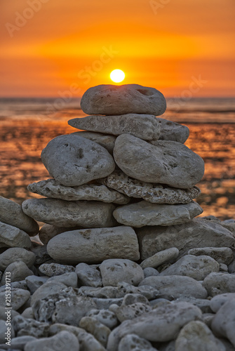 Фотография coucher de soleil sur pyramide de pierre