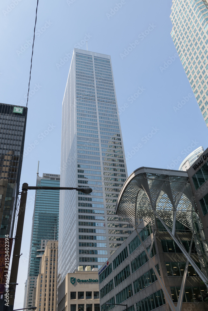 Fototapeta premium buildings in the Financial District, looking north on Bay St, including Commerce Court West (designed by Pei Cobb Freed & Partners with Page and Steele), 199 Bay St, Toronto