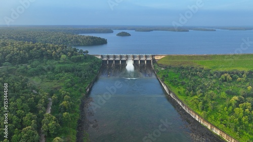 Obraz na płótnie Dam with flowing water