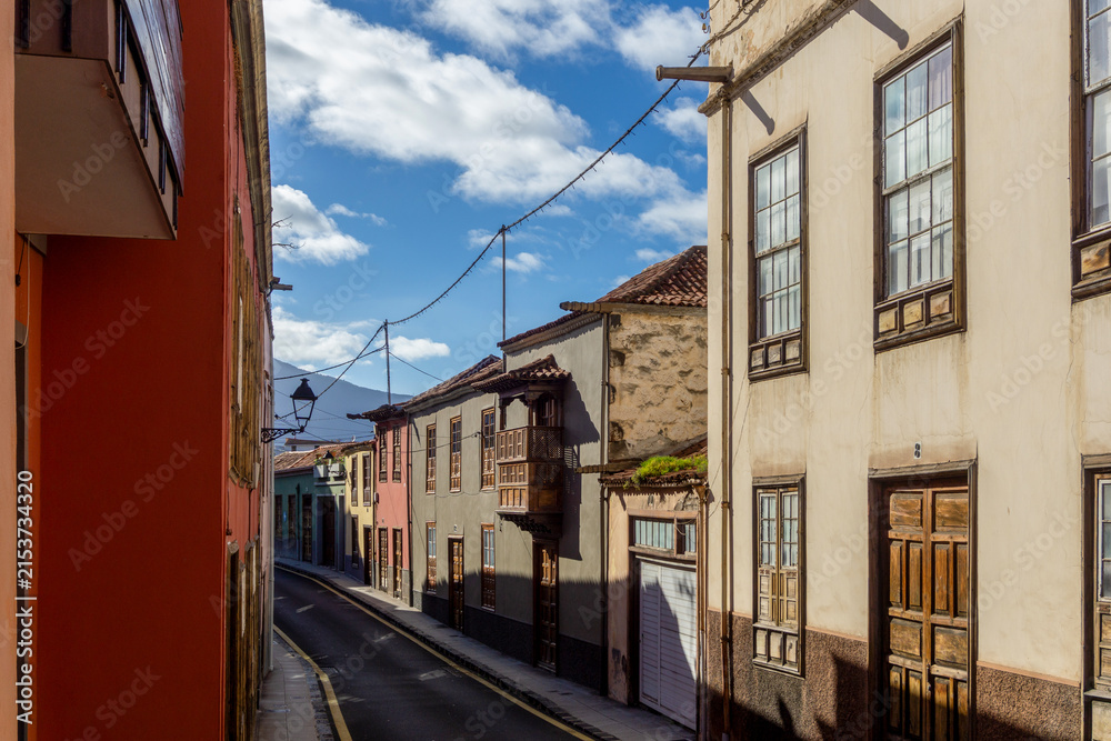 Fototapeta premium La Orotava street with traditional colorful Canary colonial architecture