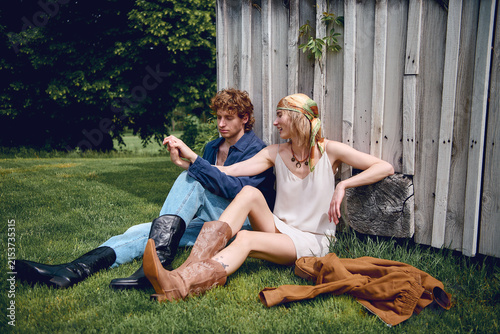 Konstfotografi Stylish young couple enjoying a romantic moment in nature during summer