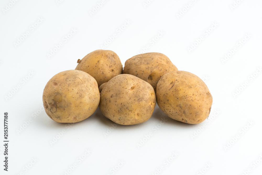 Fototapeta premium Small pile of fresh raw brown baby potatoes isolated on white background