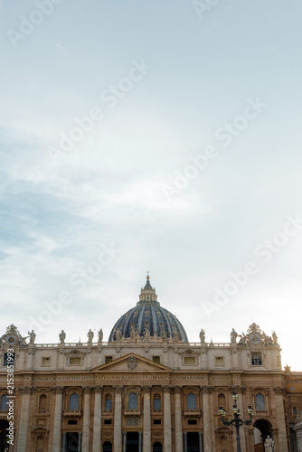 Quadro su tela Saint Peters Basilica Beneath Sky