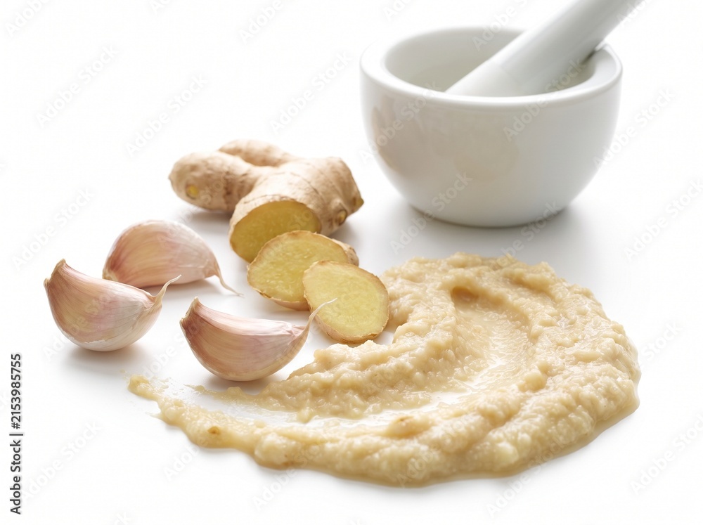 Fototapeta premium Ginger with pestle and mortar