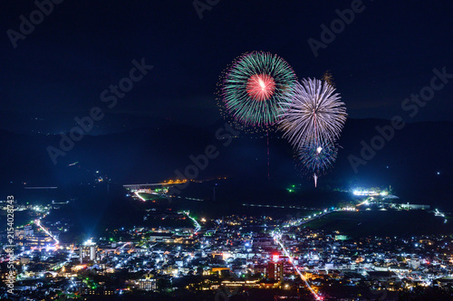 佐賀県嬉野市・嬉野温泉夏まつり花火大会の美しい打ち上げ花火