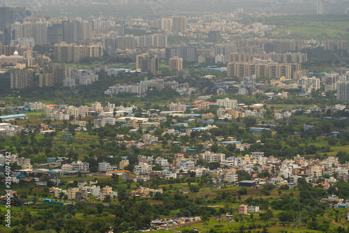 Quadro su tela Pune city panorama with industrial growth, concrete expansion, and green landsca