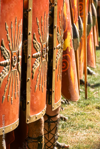 Принти на полотні Roman soldiers standing in line with red shields The Concept of military discipl